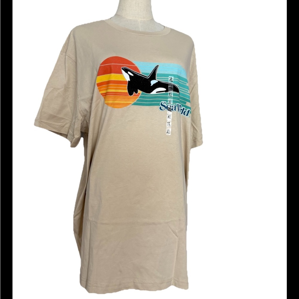 SeaWorld Shirt Mens X-Large beige  Lightning Print Shamu Killer Whale Graphic